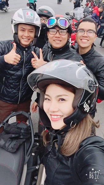 Sáng qua (26/2), hàng trăm bikers cùng 160 chiếc xe phân khối lớn đã tham gia diễu hành qua nhiều tuyến phố lớn ở Hà Nội để tưởng nhớ 1 năm ngày mất vì căn bệnh ung thư trực tràng của nhạc sĩ Trần Lập. Ảnh: Facebook nhân vật.